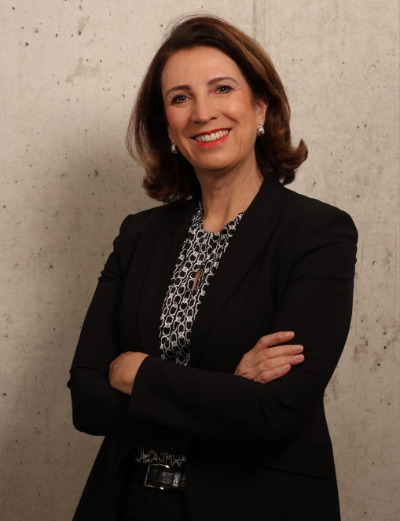 Alexandra Lendeckel mit dunkler Jacke